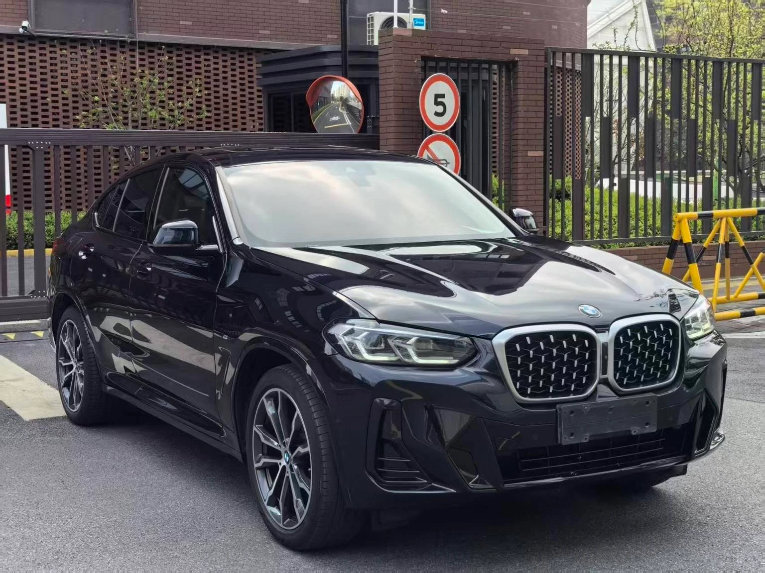 BMW X4 xDrive 30i M Sport Package - exterior