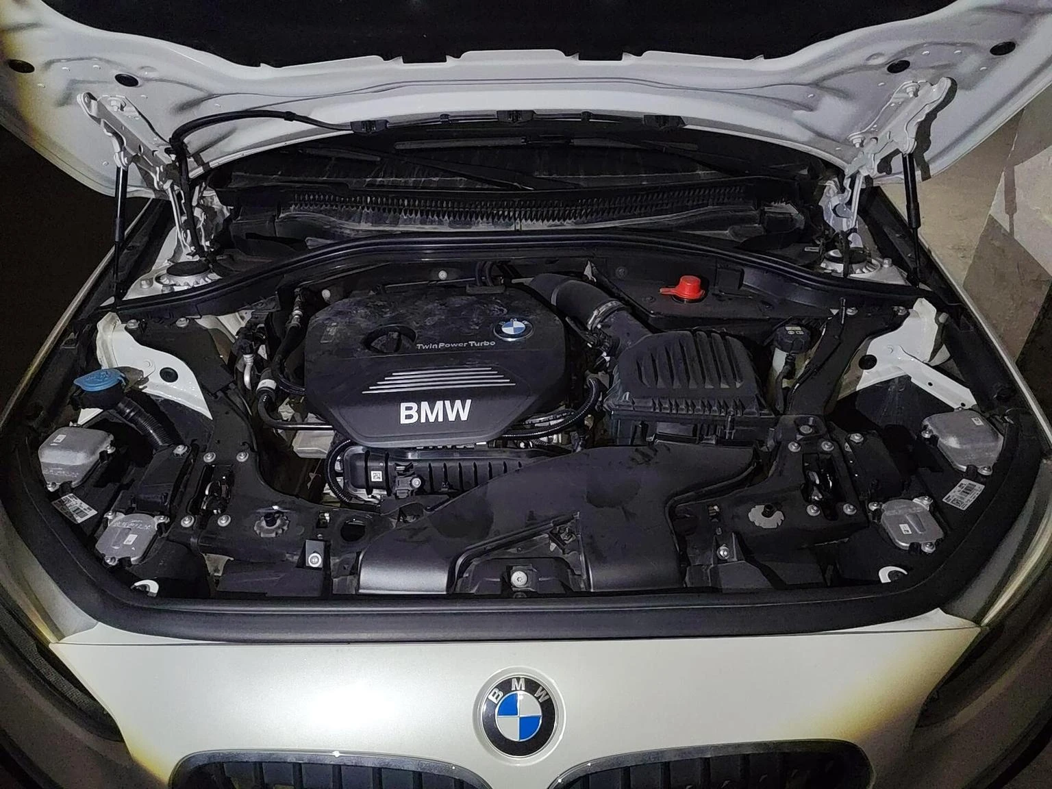 BMW 1 Series  118i Sport - engine
