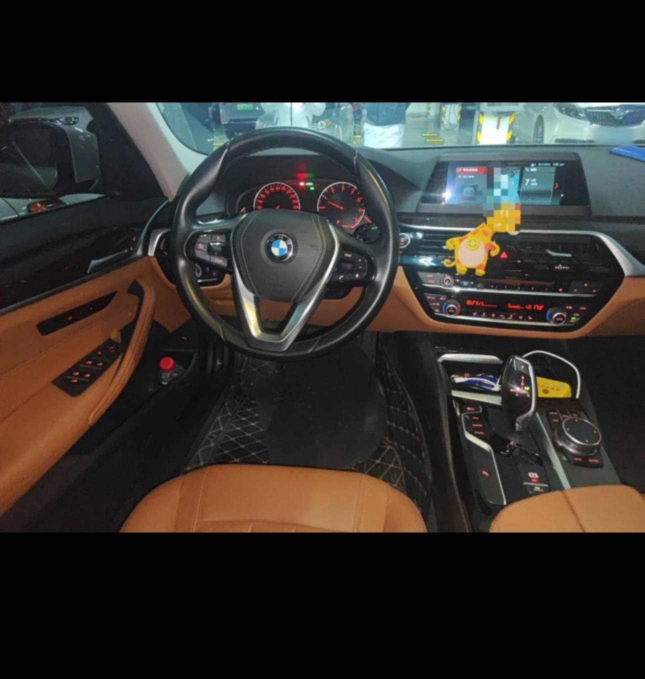 BMW 528Li   - interior