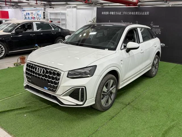 Audi Q2L 35TFSI Fashion Progressive Trim
