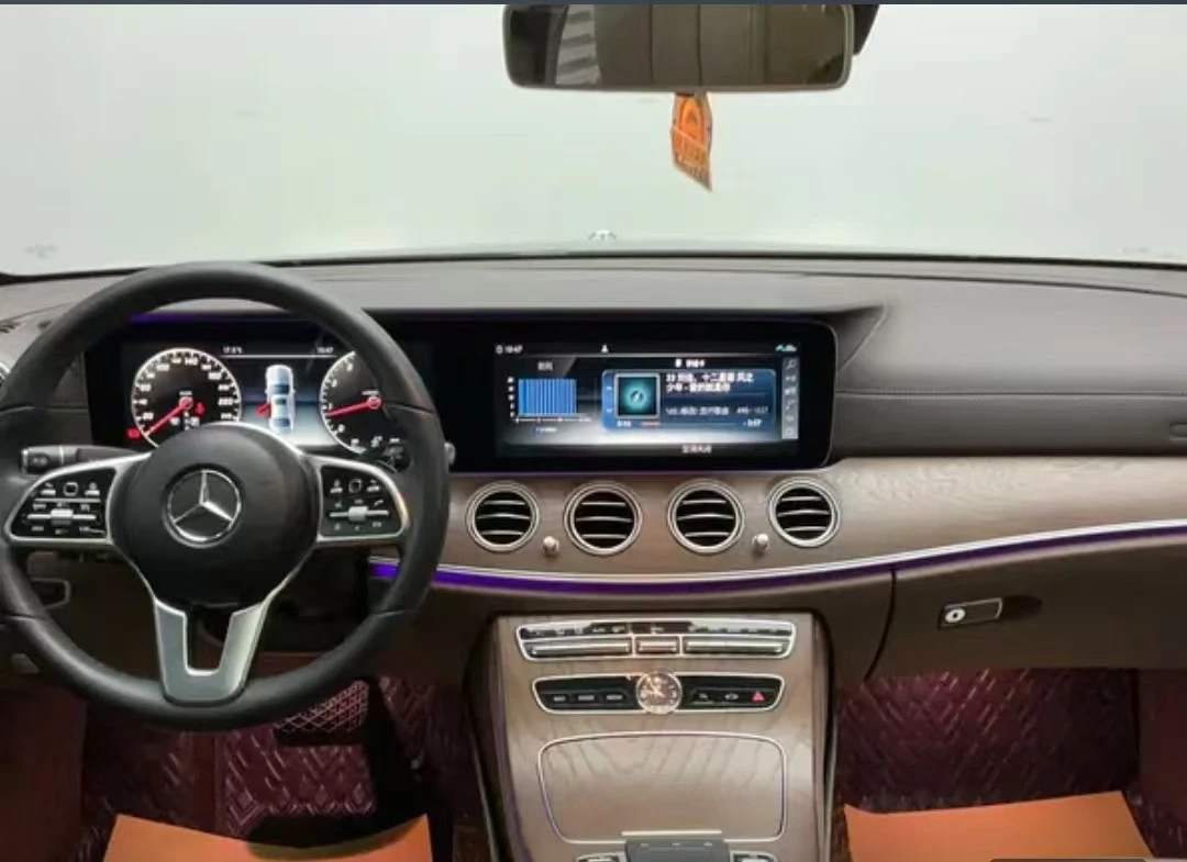 Mercedes-Benz E200L - interior