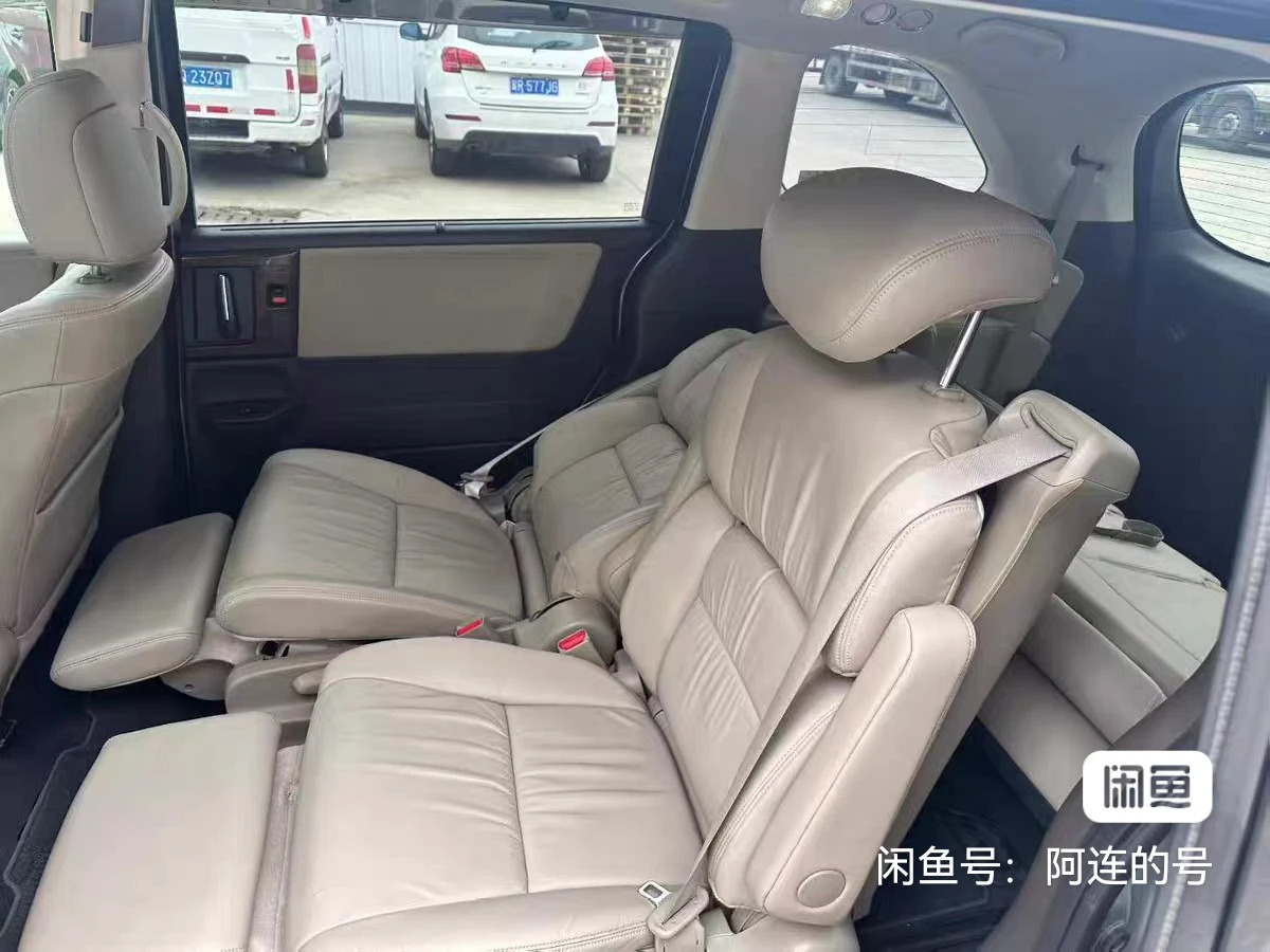 Honda Odyssey Elite Edition - interior