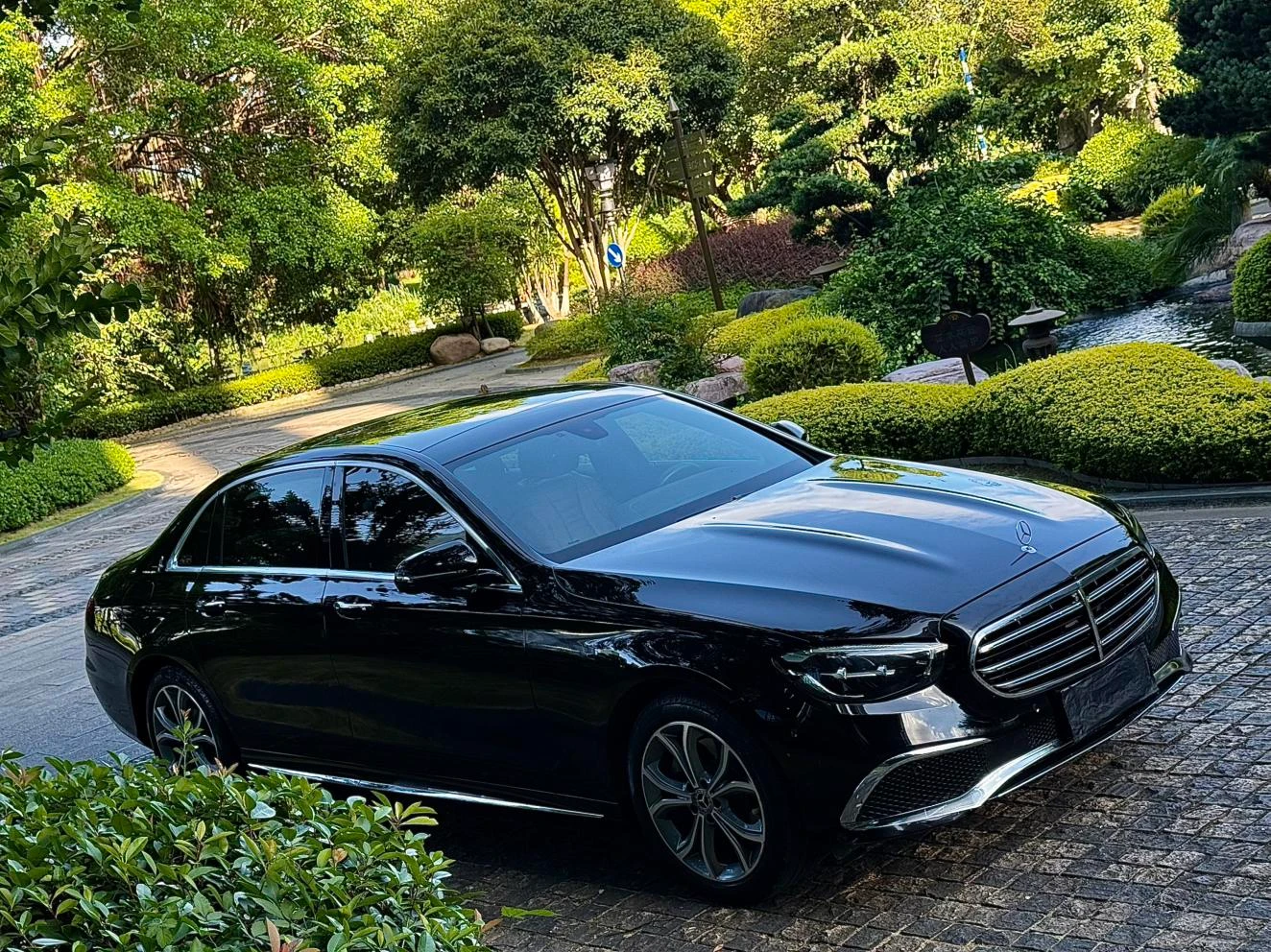 Mercedes-Benz E-Class 300 L Fashion Sport Sedan - exterior