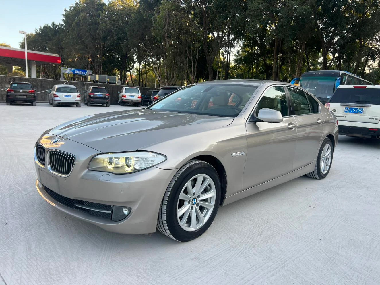 BMW 523i Luxury