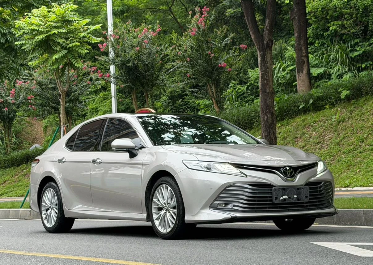 Toyota Camry 2.5G Luxury - exterior