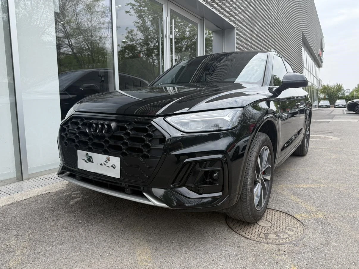 Audi Q5L 40TFSI Luxury Dynamic Model
