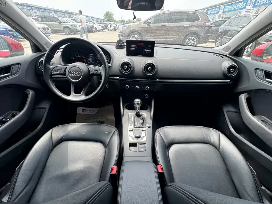 Audi A3 Sportback 35 TFSI  - interior