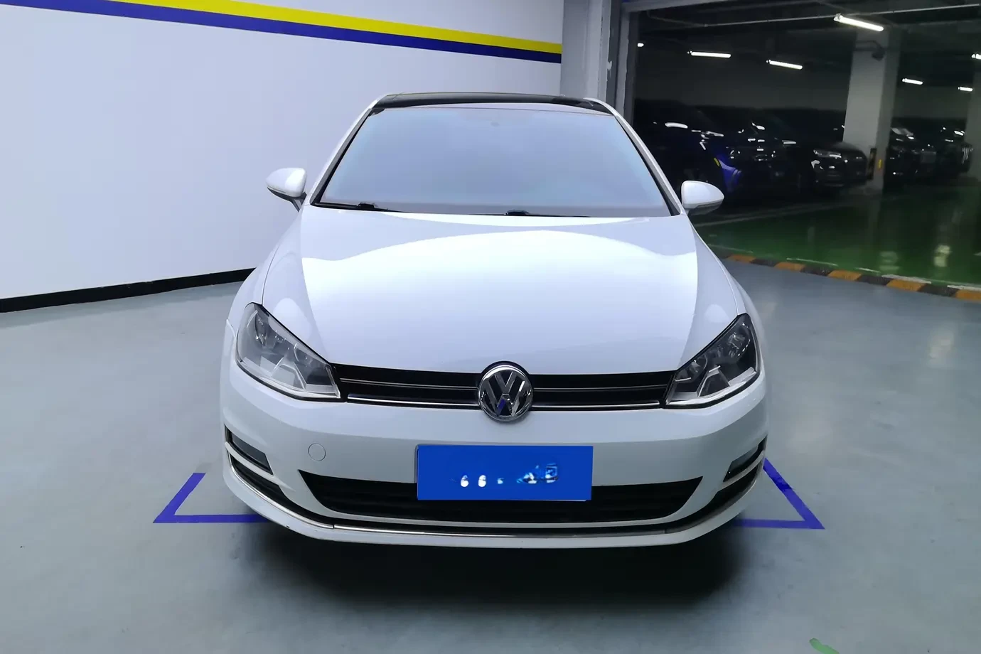 Volkswagen Golf 1.6L AT (Comfortline Trim) - exterior