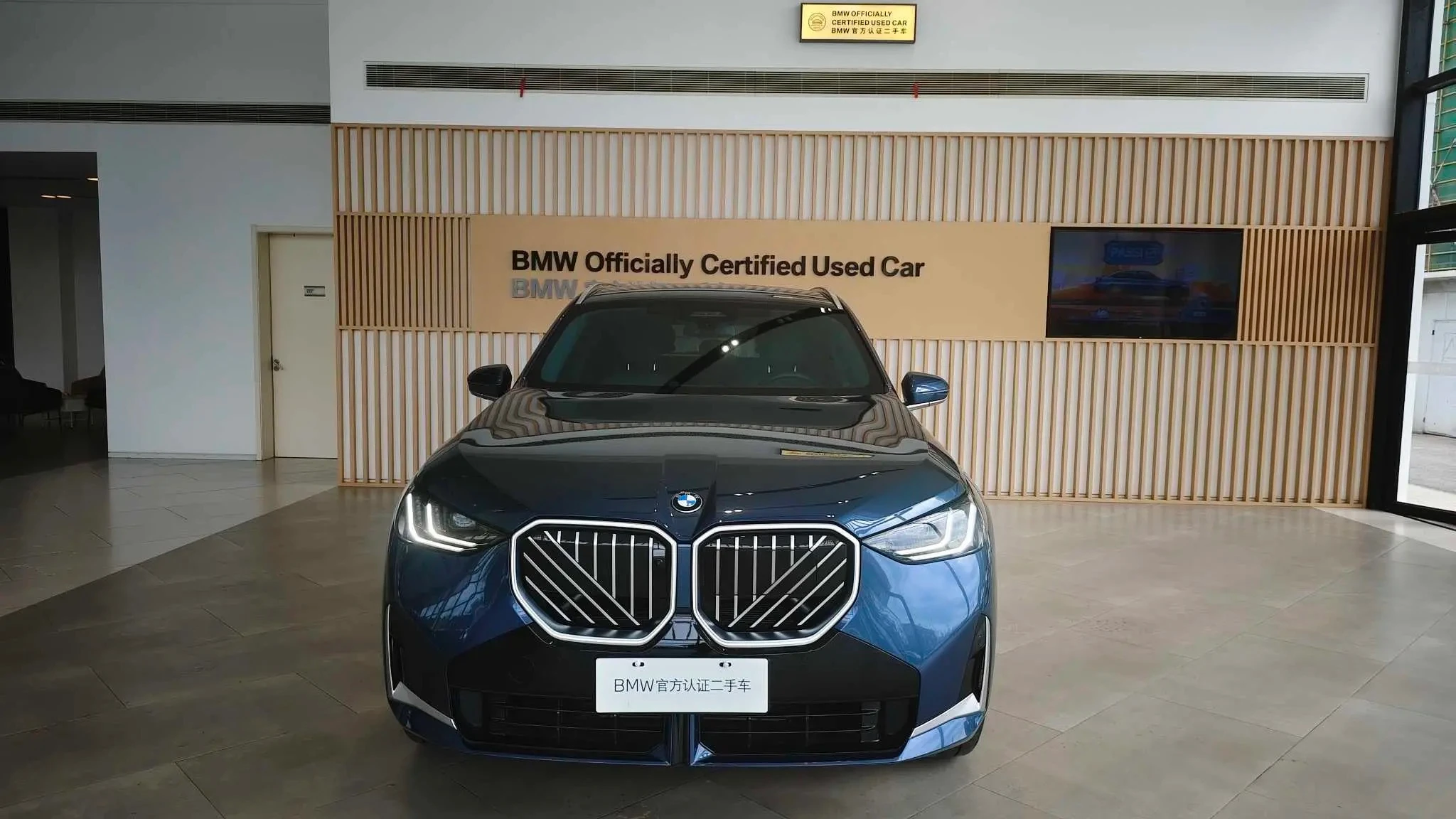 BMW X3 30L Luxury - exterior
