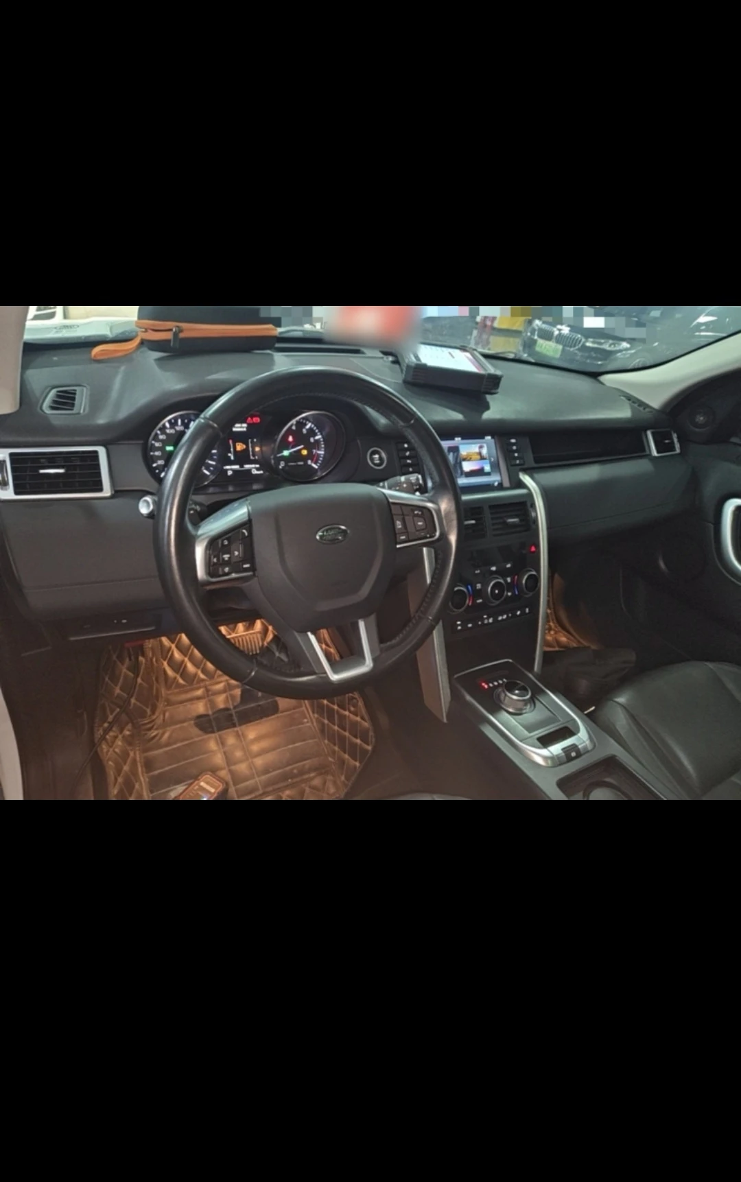 Land Rover Discovery Sport - interior