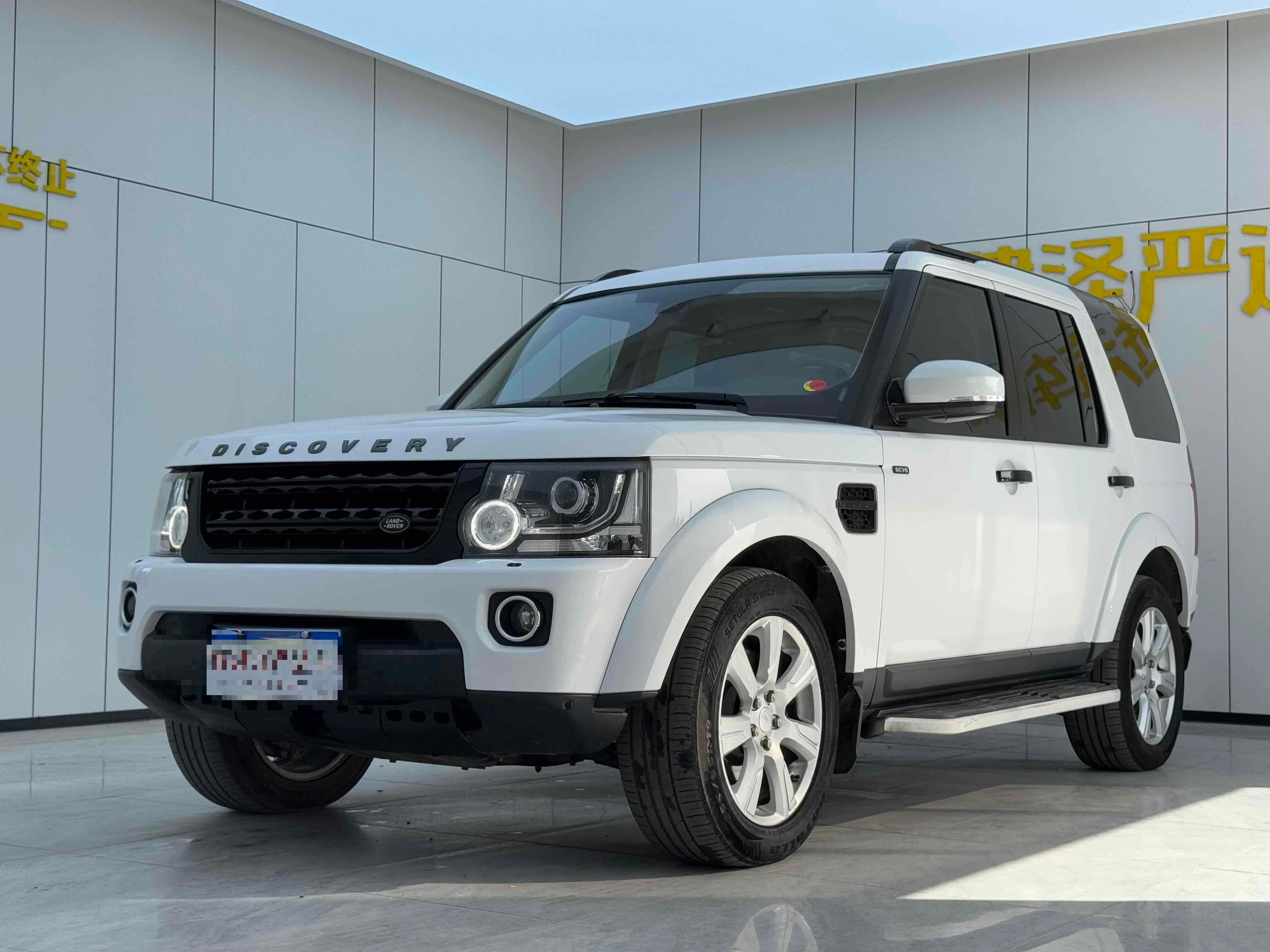 Land Rover Discovery 4  SC  V6  SE - exterior