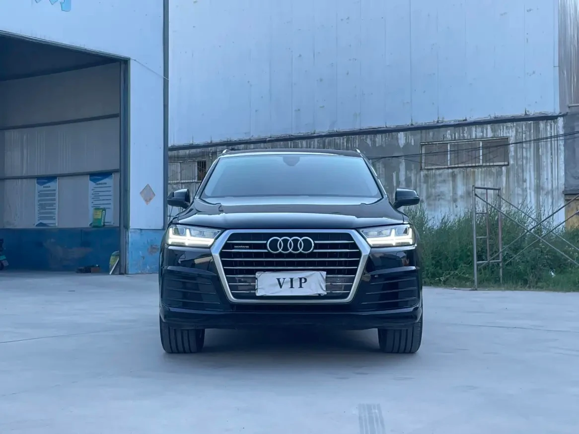 Audi Q7 45 TFSI Sport Trim - exterior
