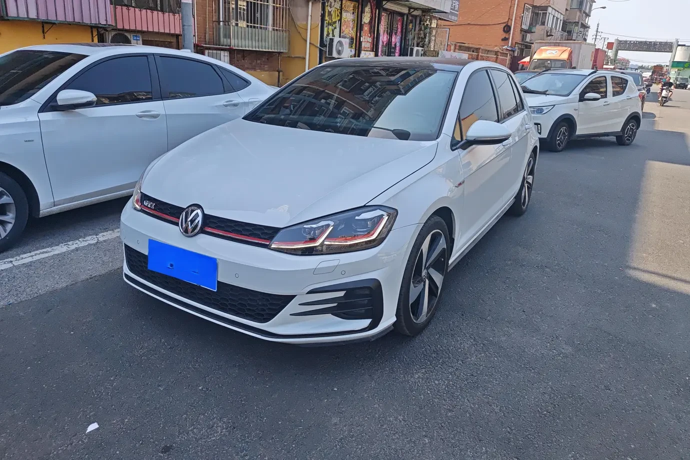 Volkswagen Golf GTI 2.0TSI (GTI Trim) - exterior