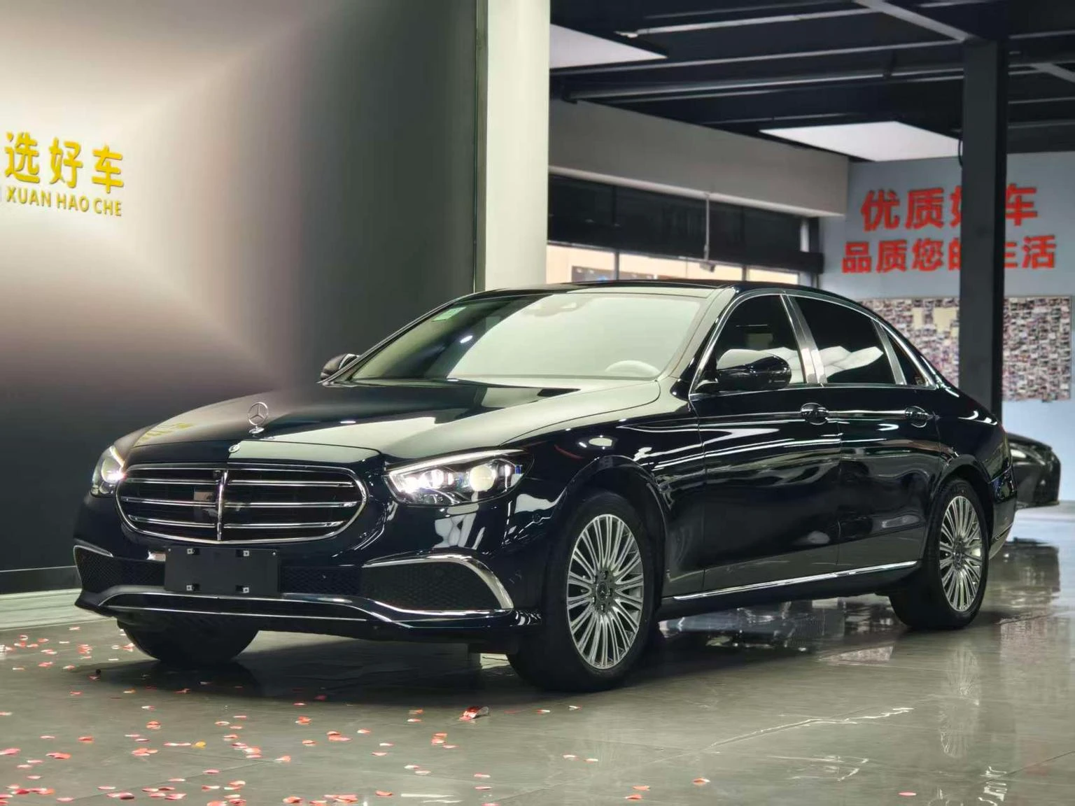 Mercedes-Benz E-Class E300 L Facelift Premium Edition