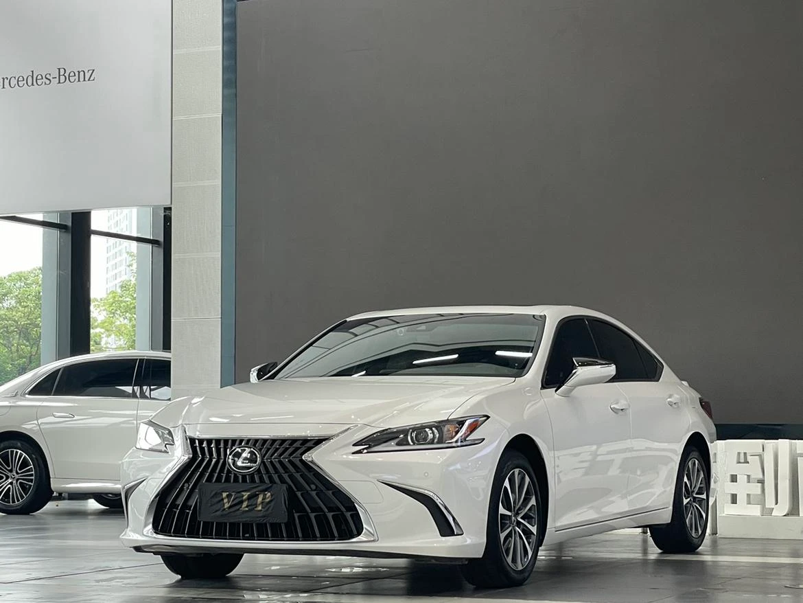 Lexus ES 200 Luxury