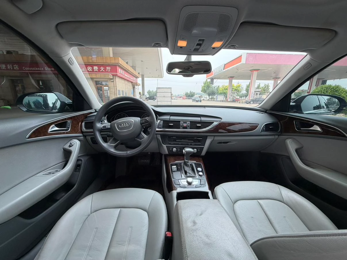 Audi A6L - interior
