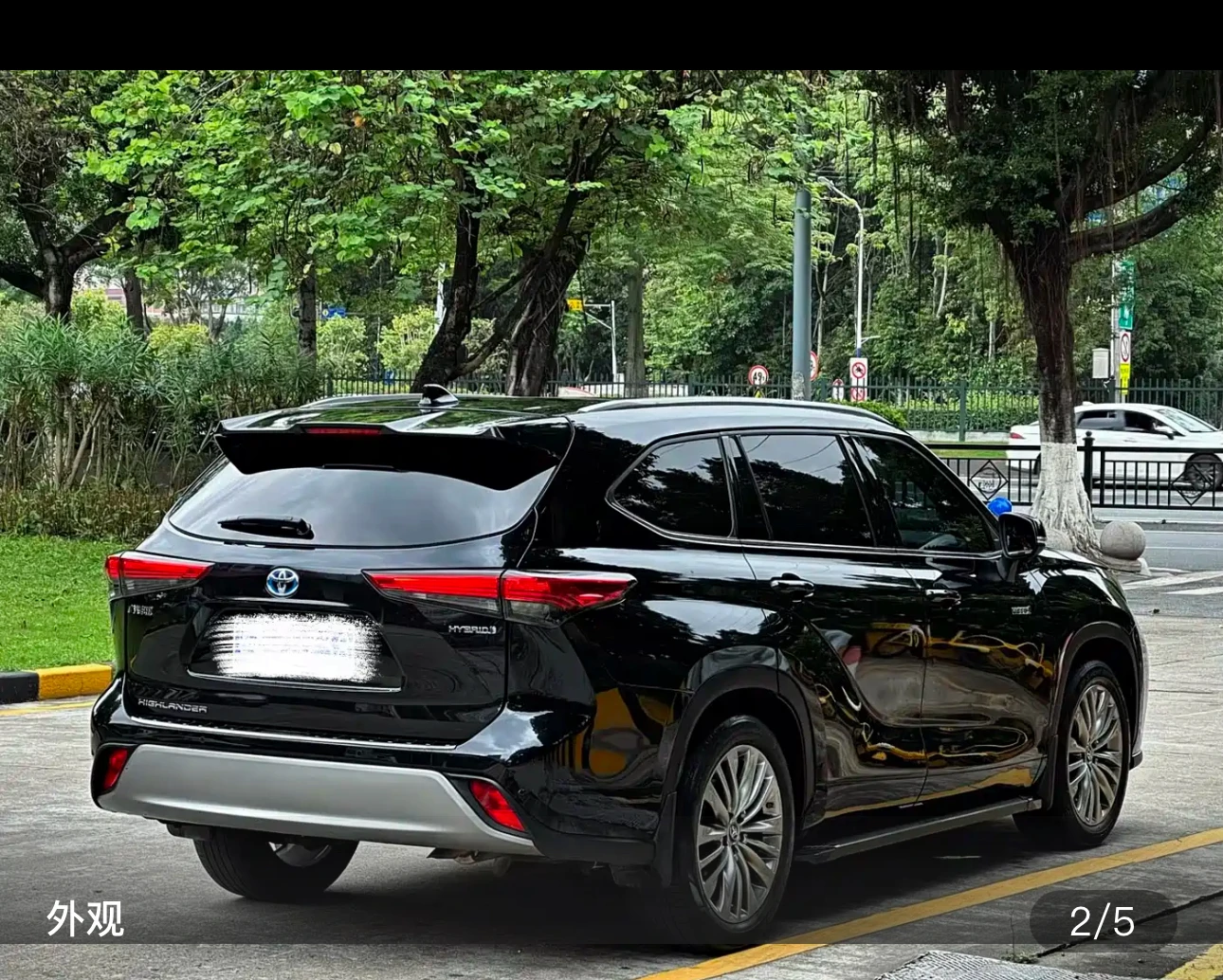 Toyota Highlander Hybrid 2WD Premium Edition - exterior