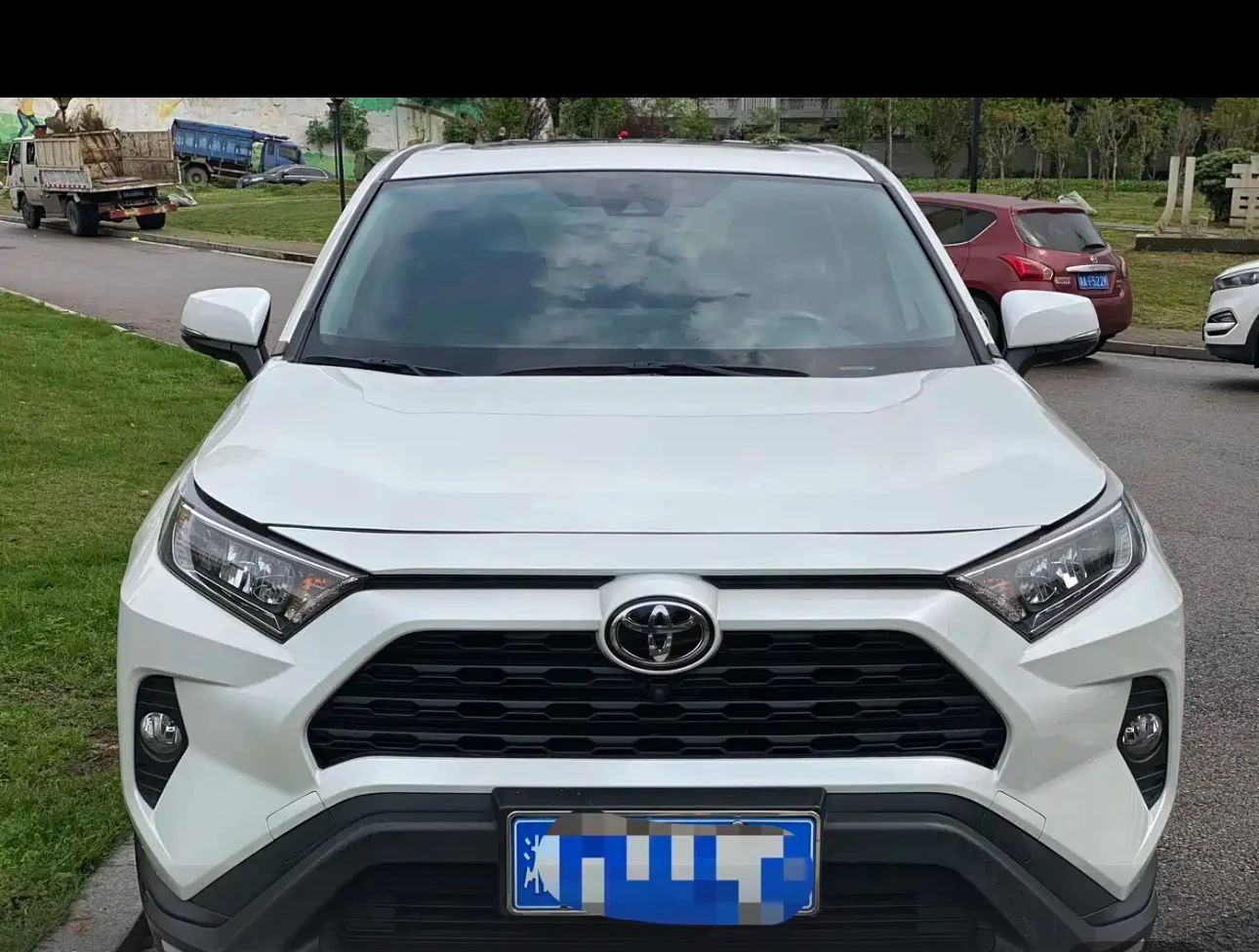 Toyota RAV4 2.0L CVT (Style Plus Trim) - exterior