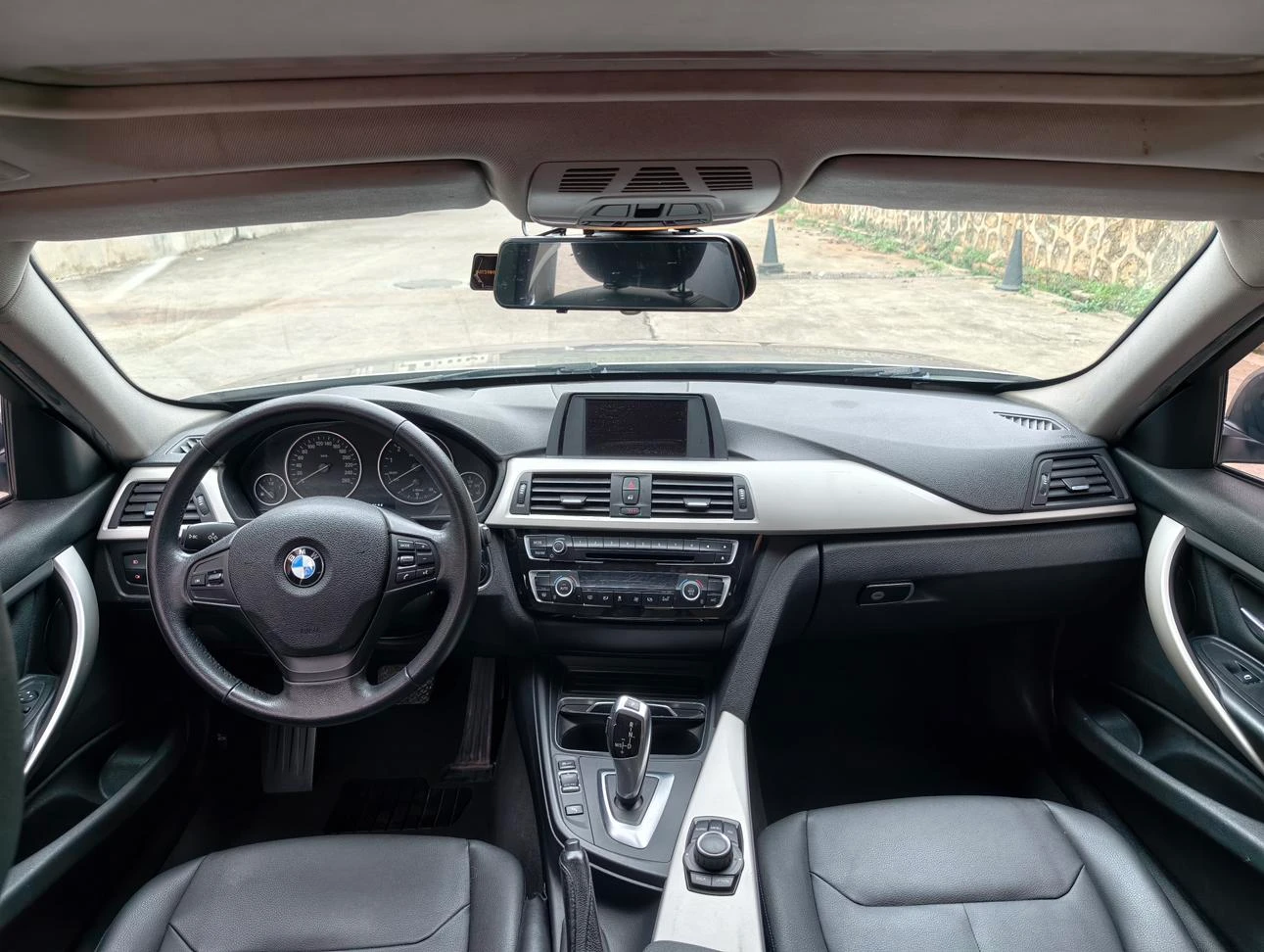 BMW 320Li  - interior