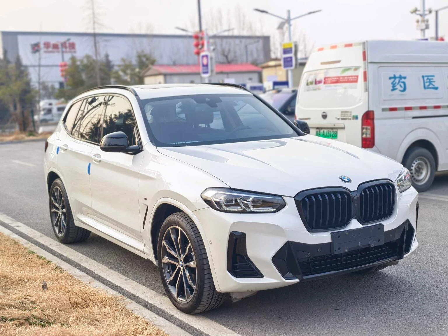 BMW X3 xDrive30i Facelift Luxury M Shadowline Package - exterior