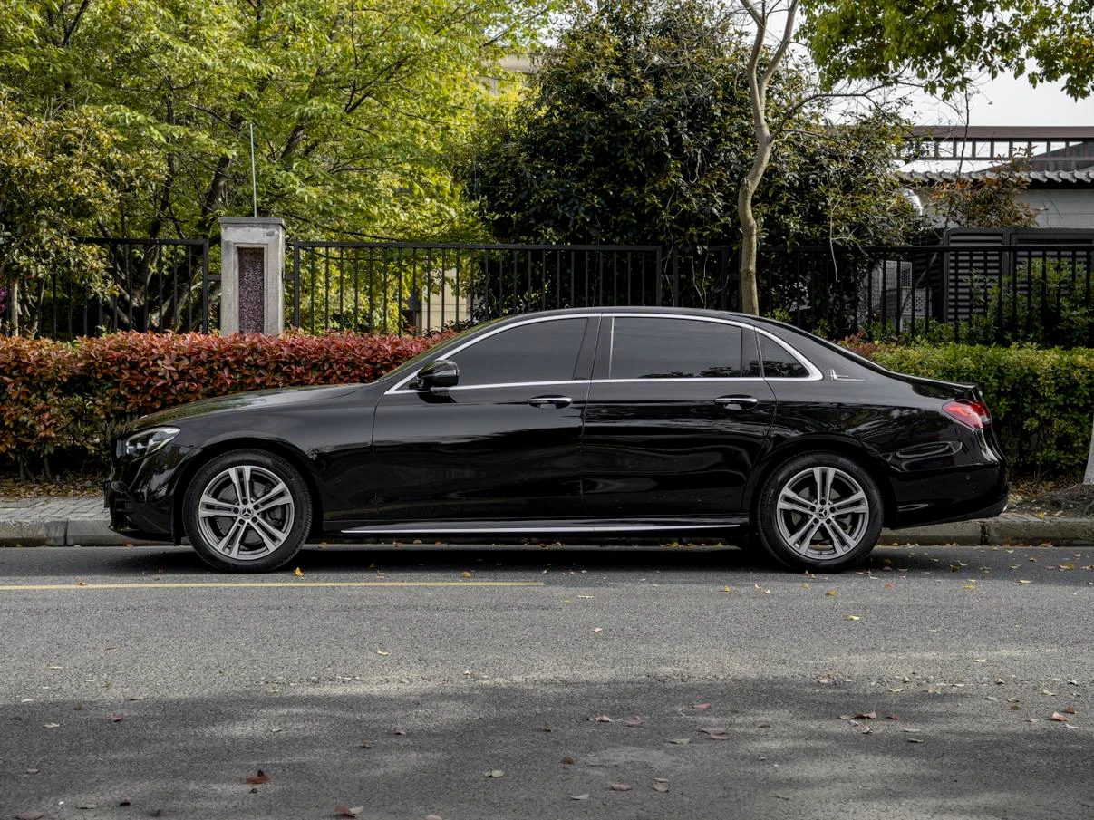 Mercedes-Benz E-Class  260 L Sport Sedan - exterior