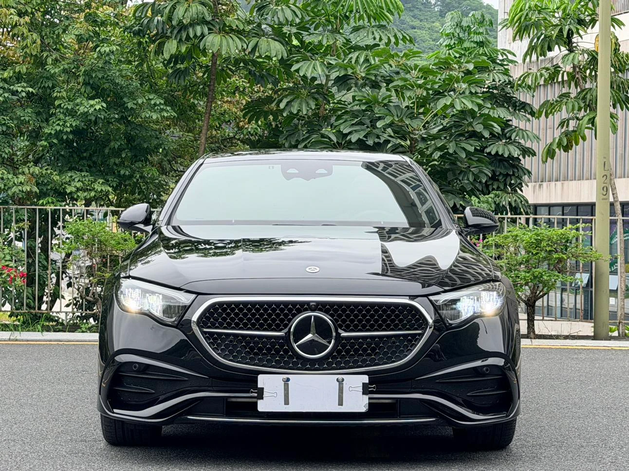 Mercedes-Benz E-Class E 300 L Avantgarde Sport - exterior