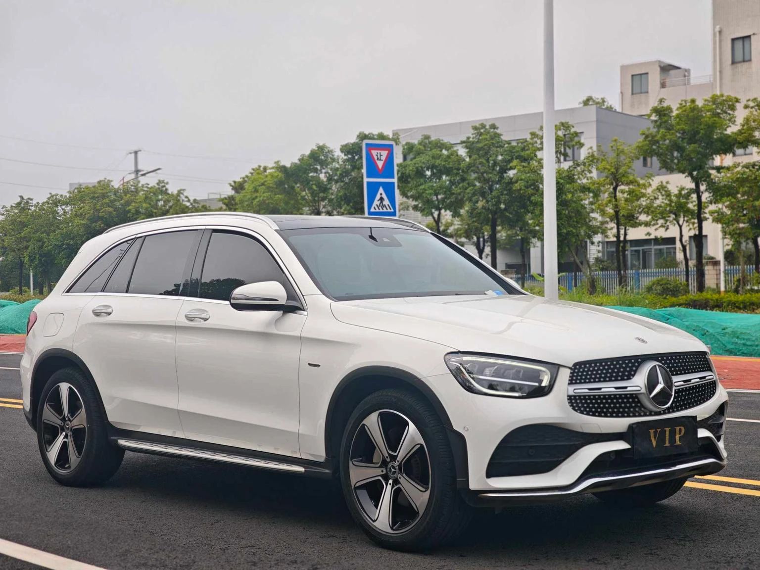 Mercedes-Benz GLC-Class 300 L 4MATIC - exterior