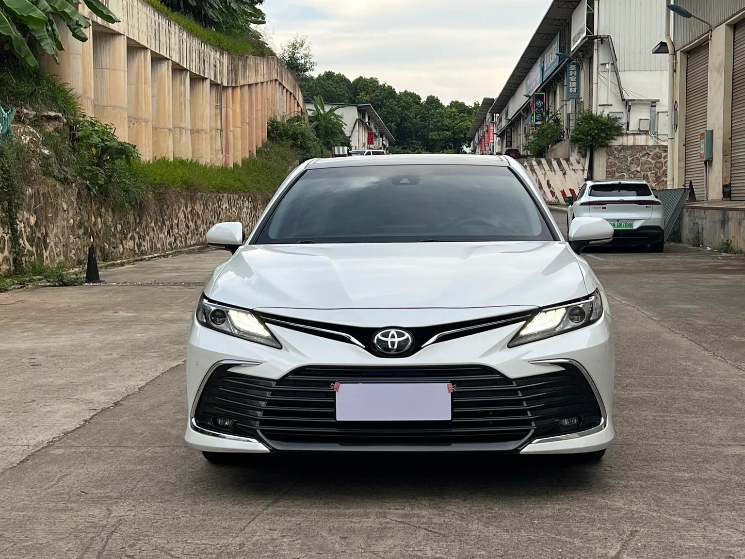 Toyota Camry 2.5L 8AT 2WD  - exterior