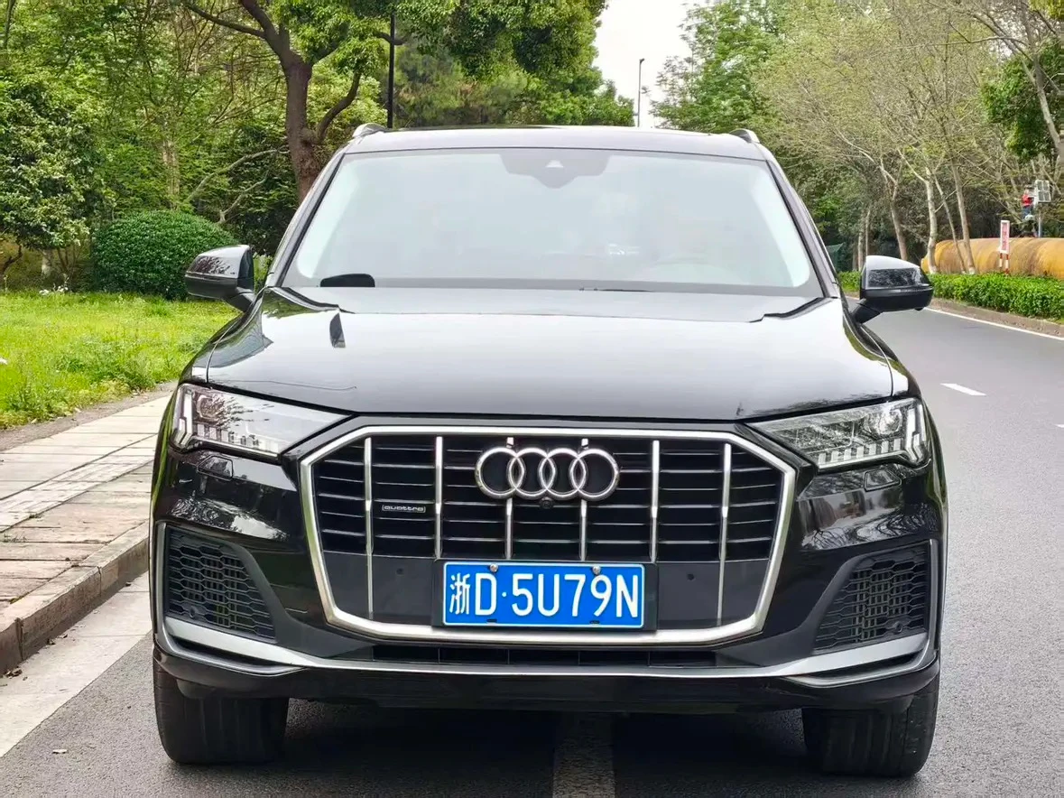 Audi Q7 55 TFSI Sport Trim - exterior