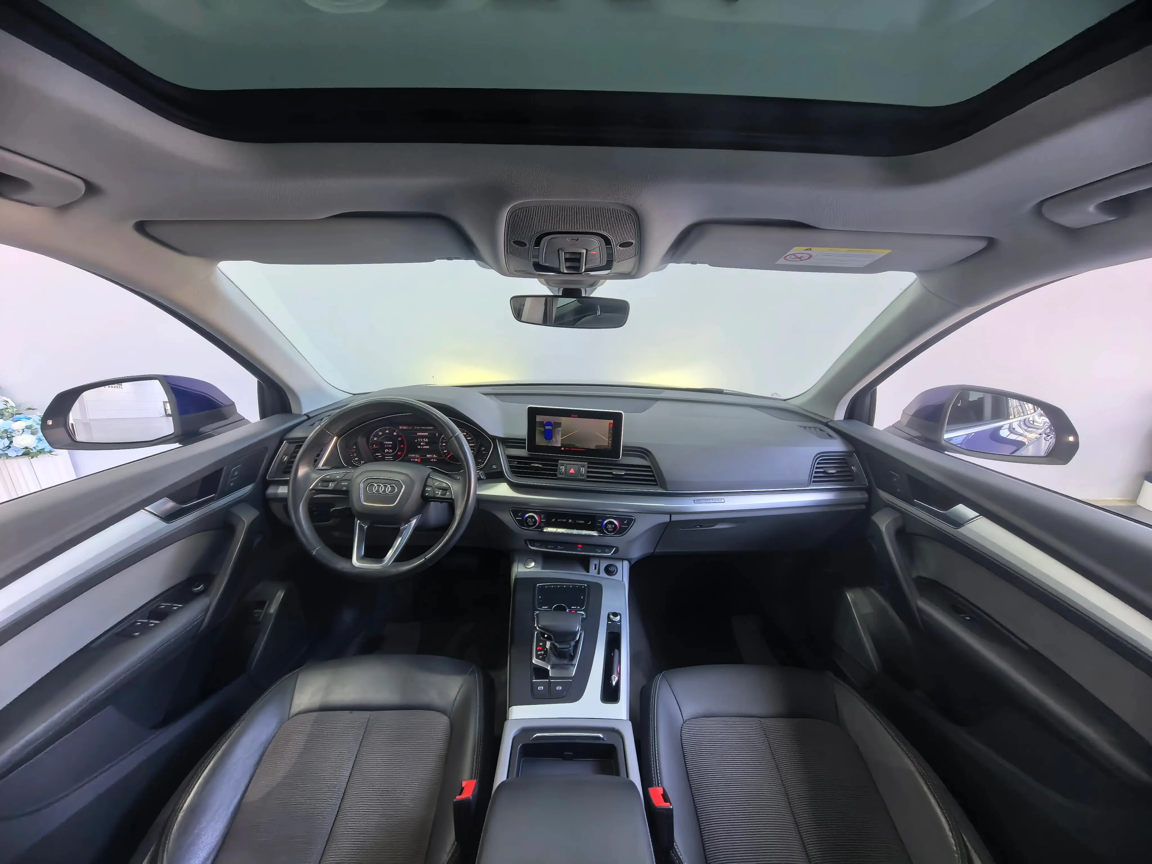 Audi Q5L 40 TFSI - interior