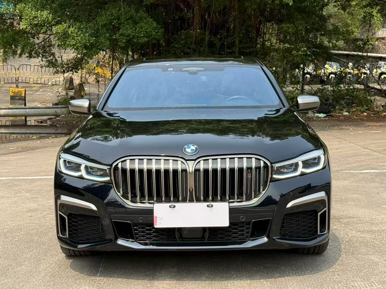 BMW 7 Series M760Li xDrive V12 Sport Package - exterior