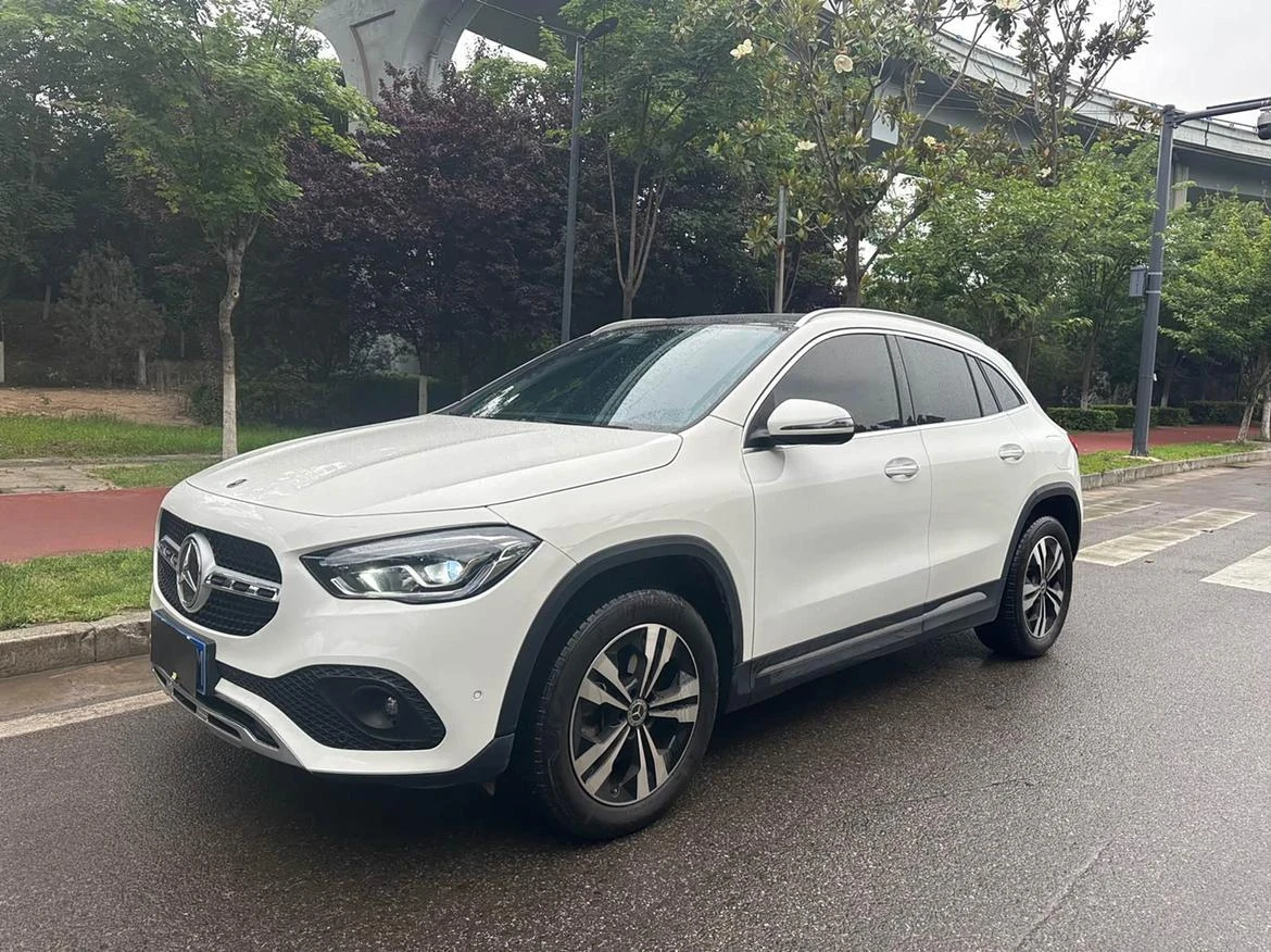 Mercedes-Benz GLA-class 200 - exterior