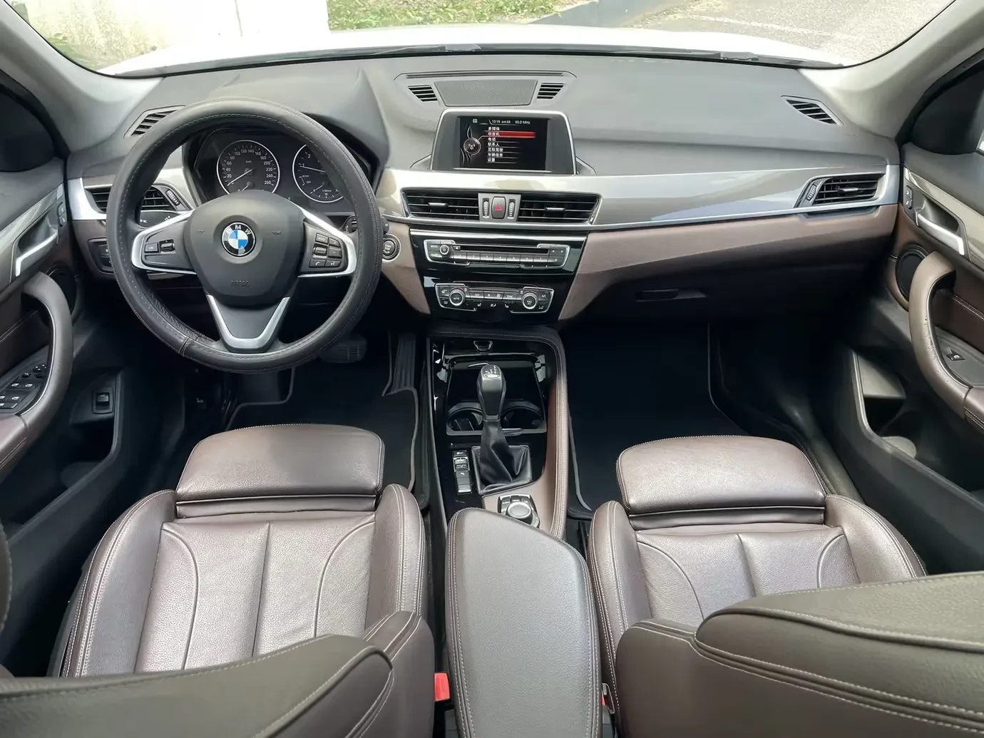 BMW X1 sDrive18Li Luxury - interior