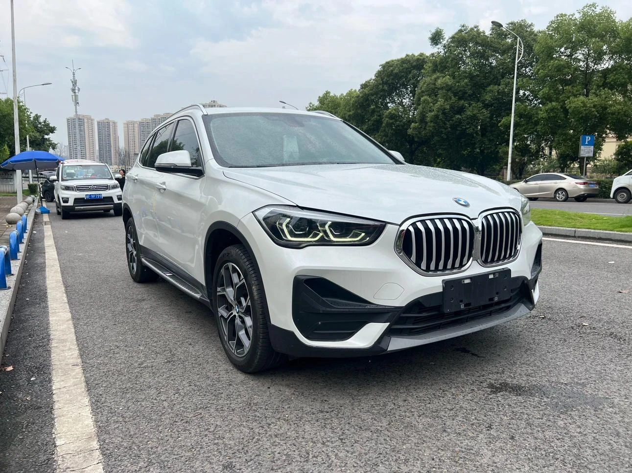 BMW X1 sDrive 25Li - exterior