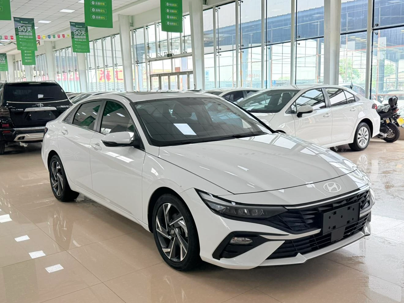 Hyundai Elantra 1.5L CVT GLX Elite Edition - exterior