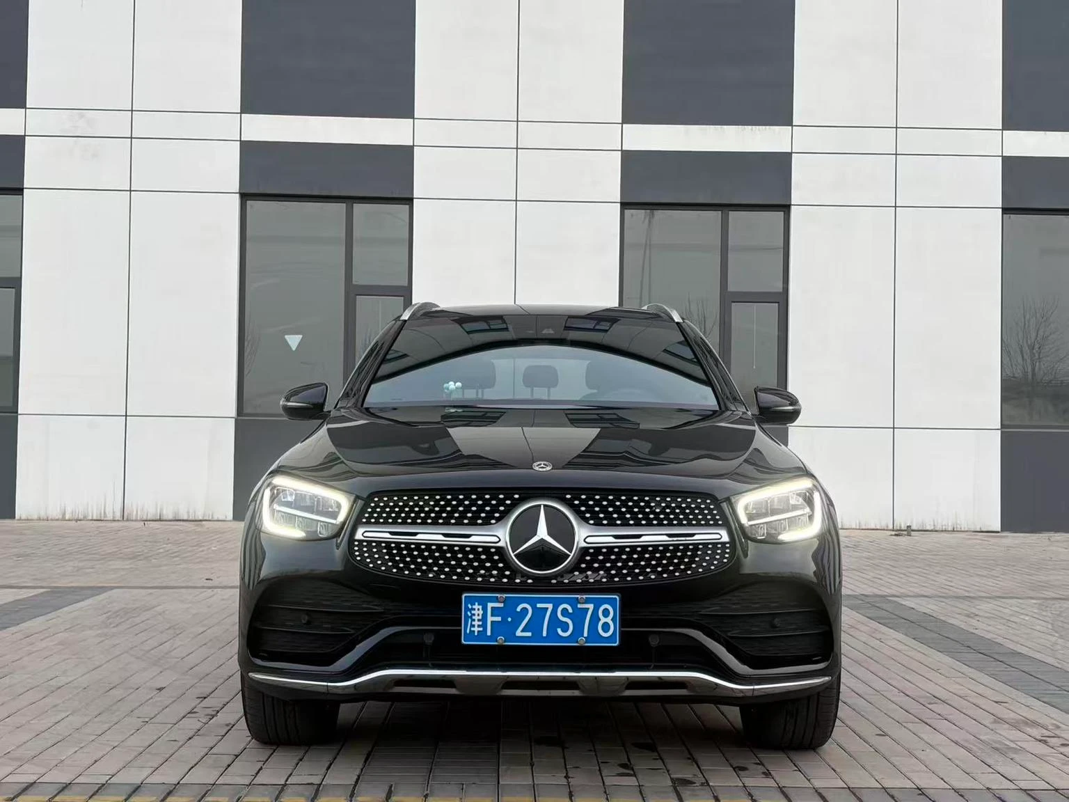 Mercedes-Benz GLC-Class 300 L 4MATIC - exterior