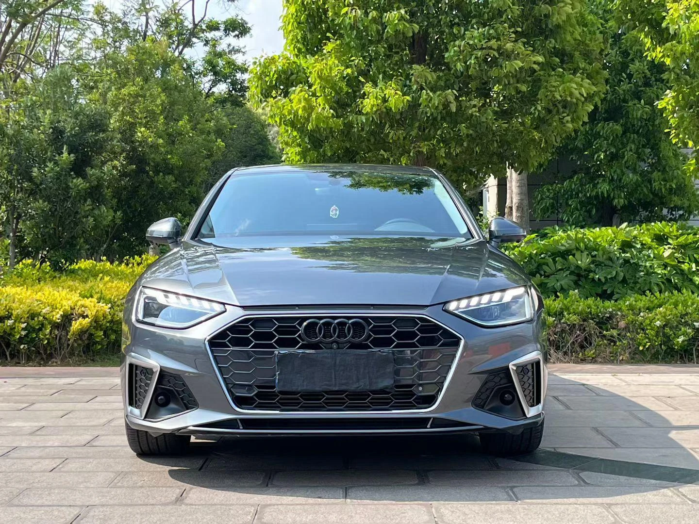 Audi A4L 40 TFSI - exterior