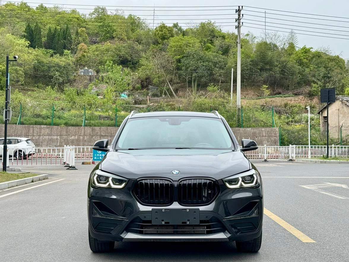 BMW X1 sDrive25Li Leading