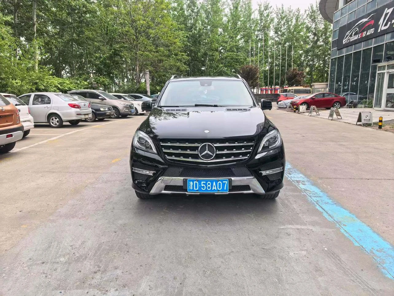 Mercedes-Benz ML320 4MATIC - exterior