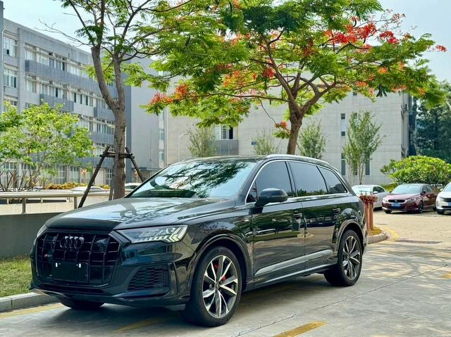 Audi Q7 55 TFSI Sport Trim