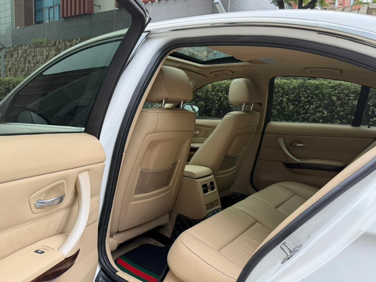 BMW 320i 