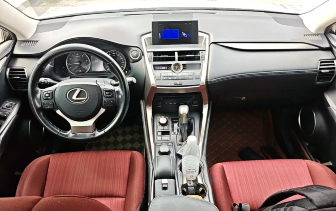 Lexus NX 200  - interior