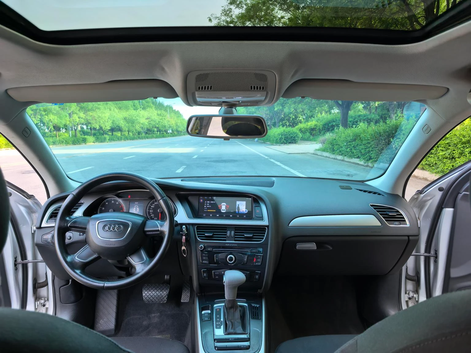 Audi A4L - interior