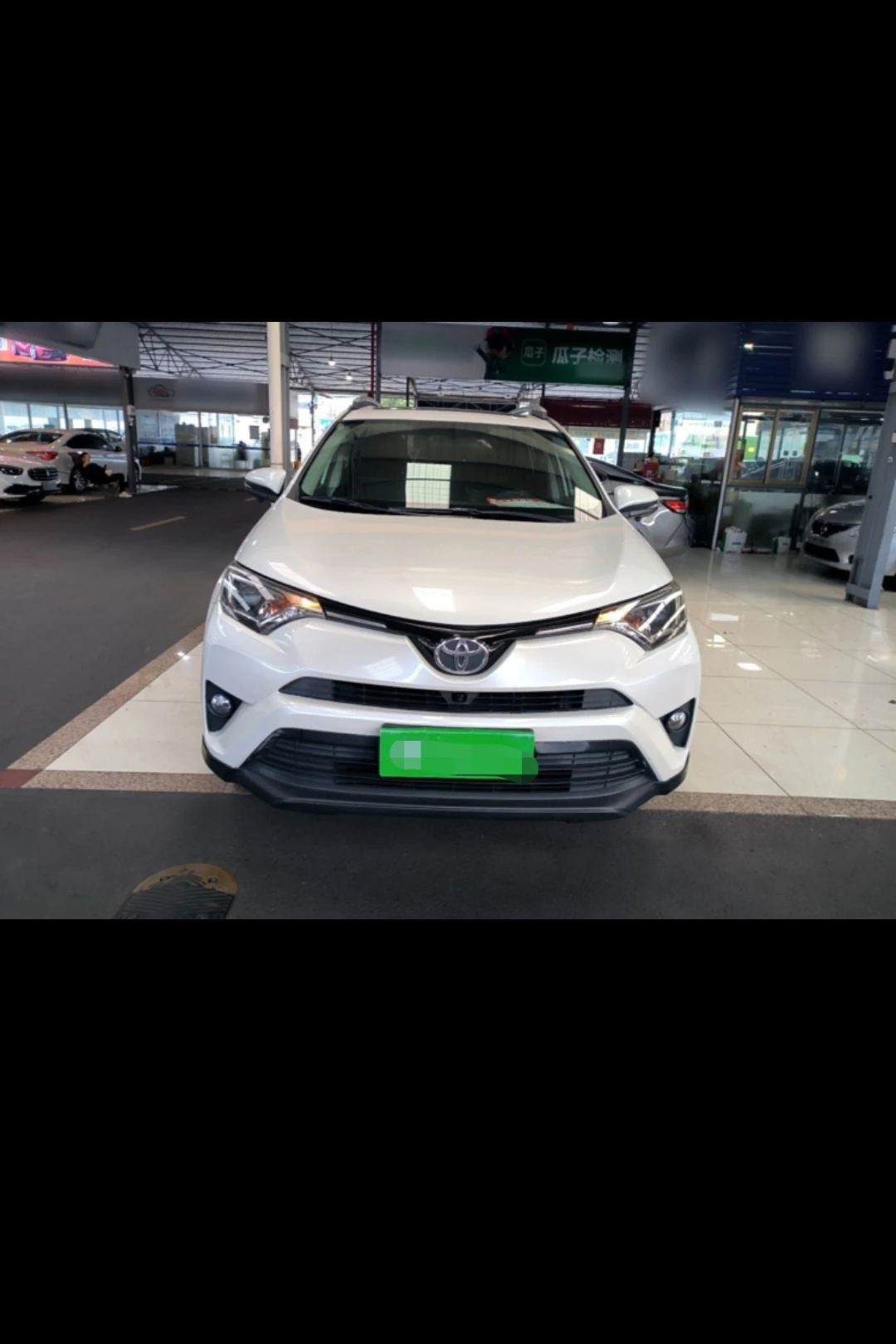 Toyota RAV4 2.0L CVT FWD (Style Trim) - exterior