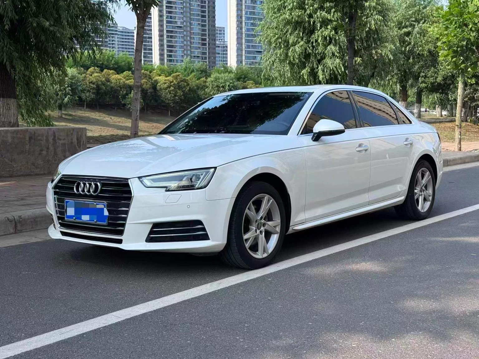 Audi A4L 40 TFSI Premium