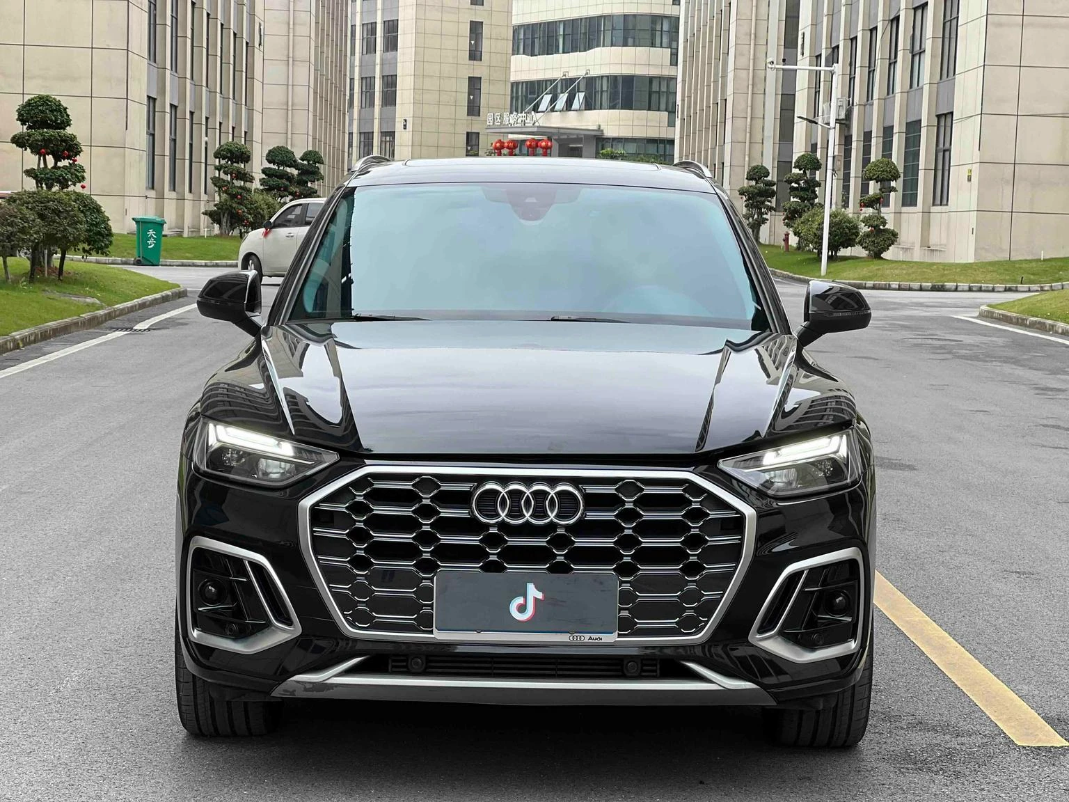 Audi Q5L 45 TFSI  - exterior
