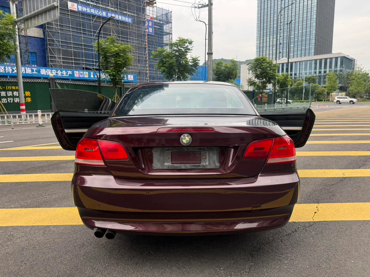 BMW 3 Series 325i - exterior
