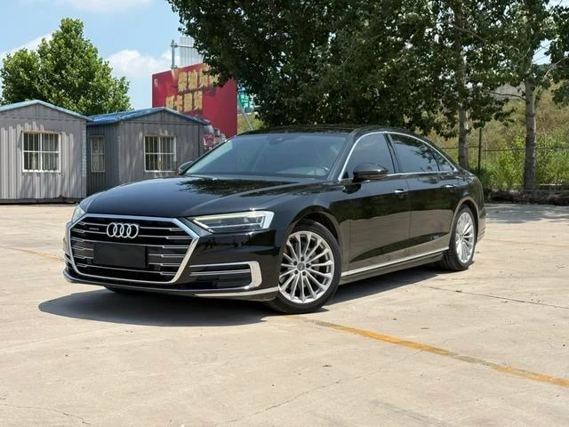 Audi A8L 50 TFSI Comfort Trim