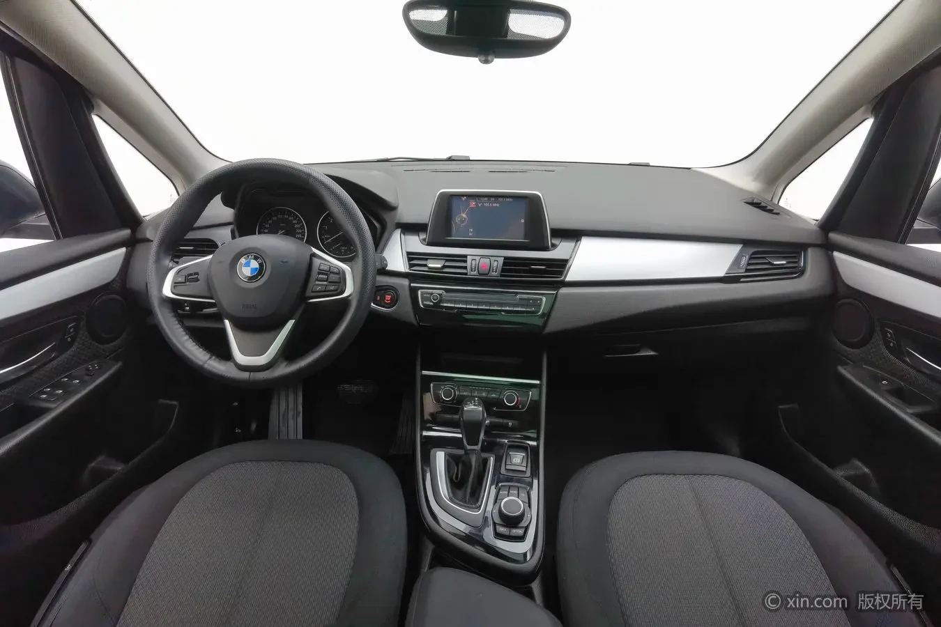 BMW  218i   