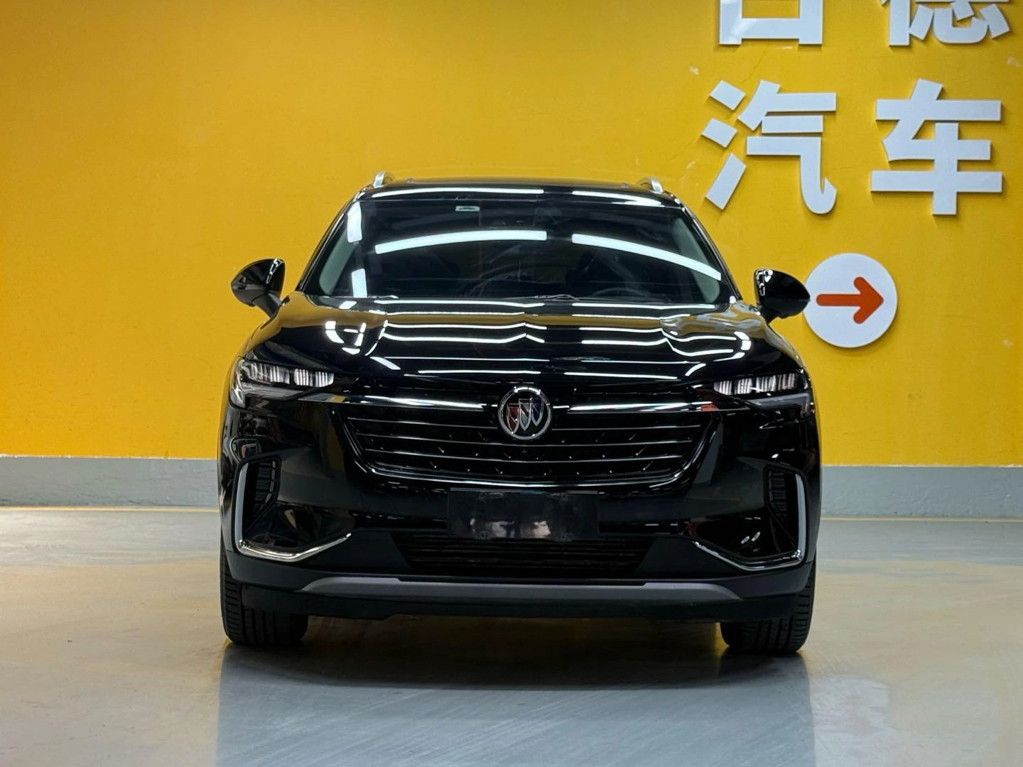 Buick Envision Plus 652T AWD Luxury - exterior